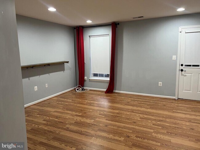 Building Photo - 5925 Kirkcaldy Ln