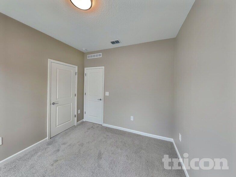 Building Photo - 728 Squire Ave