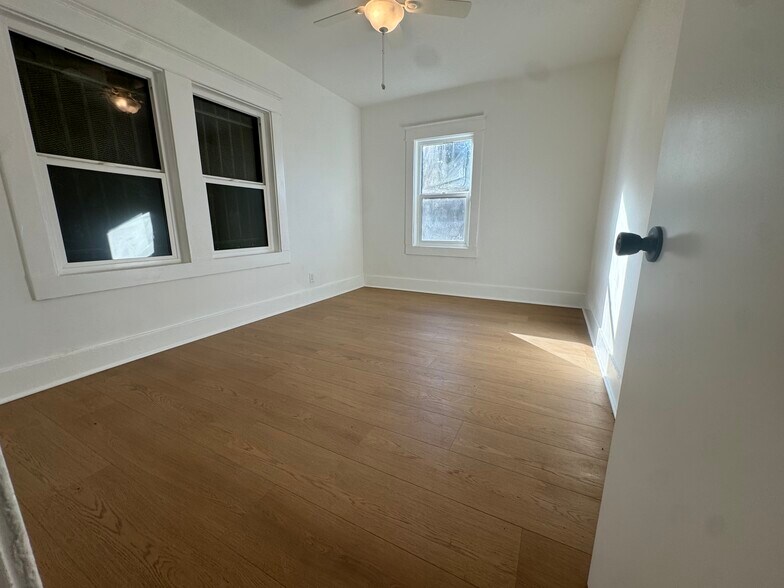 Building Photo - 5319 S Hoover St