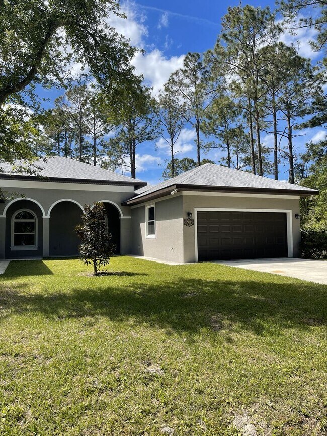 Primary Photo - Lovely and Unique Custom-built Duplex Avai...