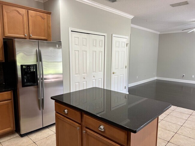 Building Photo - Stunning Windermere Home in Gated Communit...