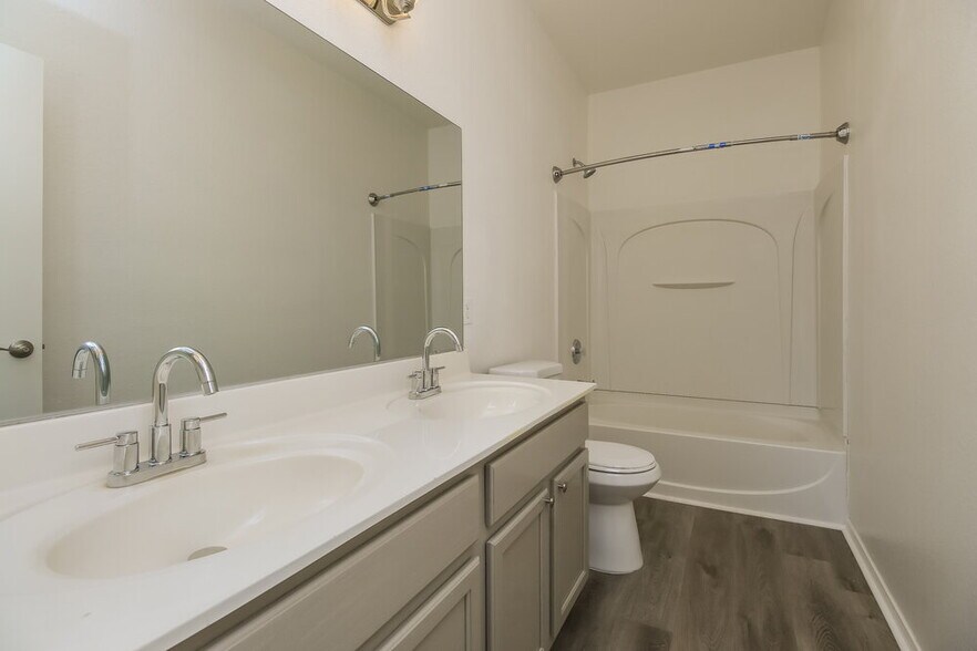 Building Photo - 1733 E Silversmith Trail