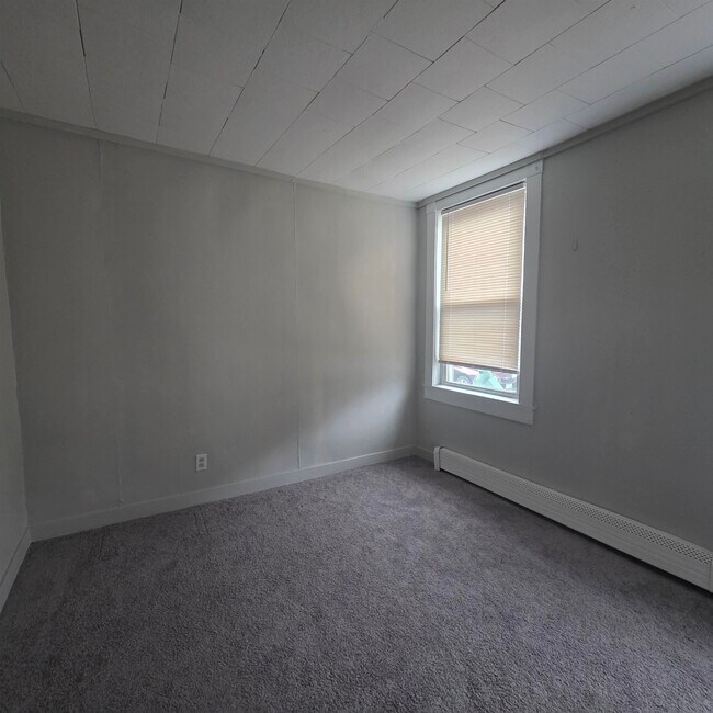 Building Photo - 200 Main St