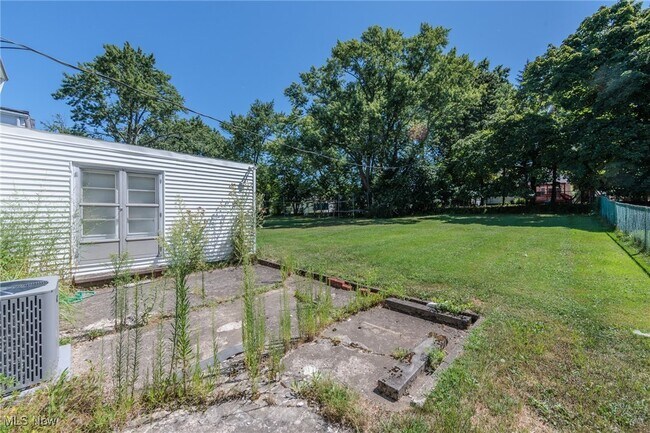 Building Photo - 2207 Campus Rd