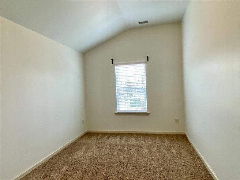 Building Photo - 611 Stonehurst Ln