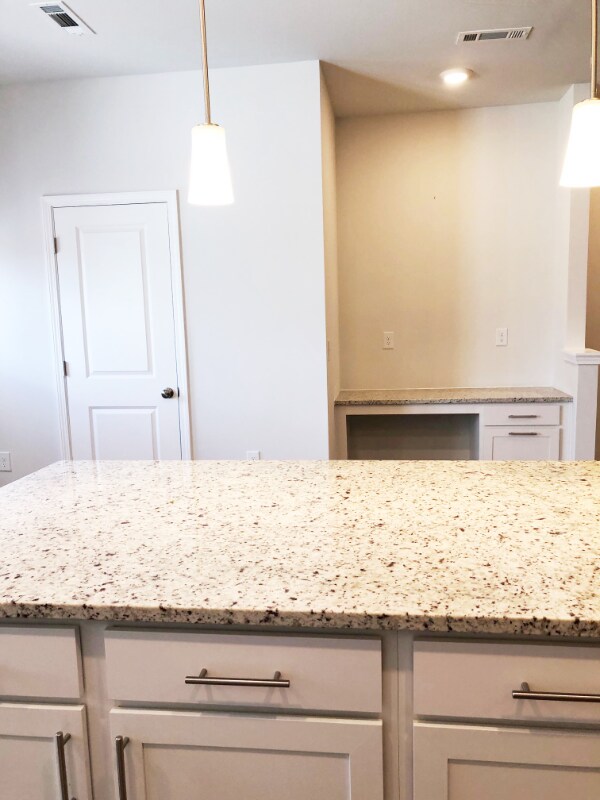 Building Photo - 825 Falls Grove Trl