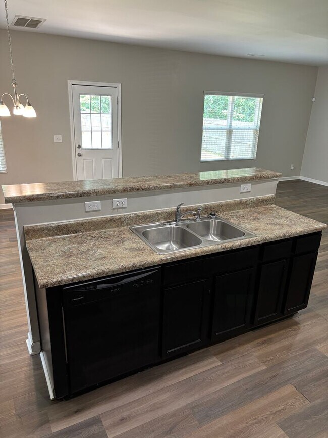 Building Photo - Four Bedroom Home In Mineral Springs/Unive...
