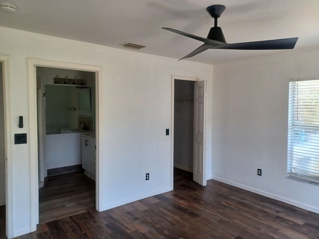 Building Photo - Available Now: 3/2 + den Home On A Quiet D...
