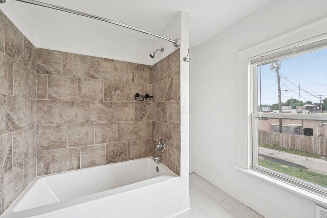 Building Photo - 1025 Howard St