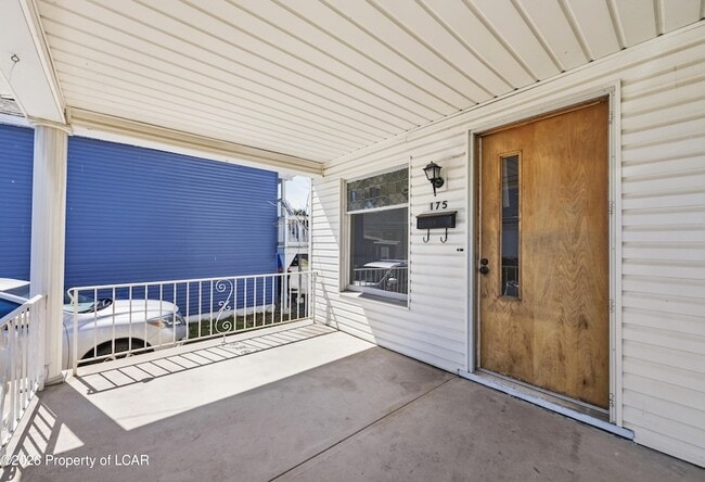 Building Photo - 175 Dundaff St