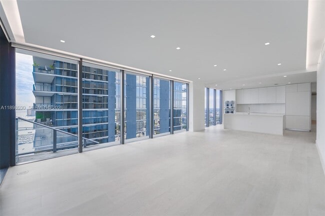 Building Photo - 700 NE 24th St