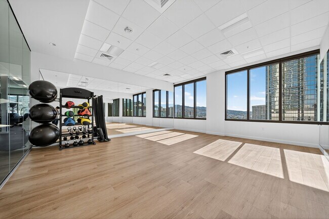 Building Photo - 1500 Rycroft St