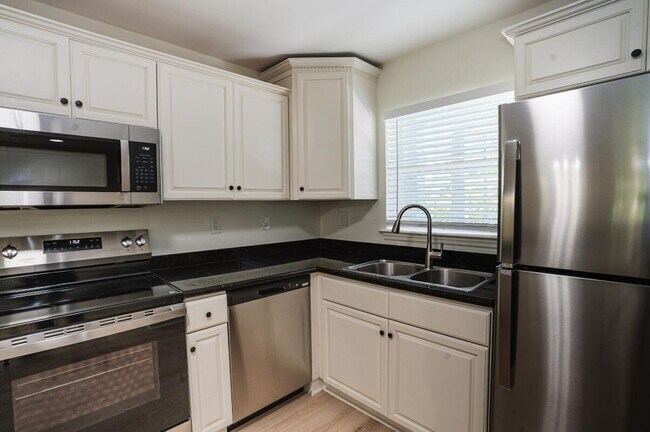 Building Photo - 5458 Via Delray Blvd