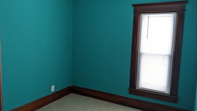 Building Photo - 3 Bed/1 Bath Single Family Home