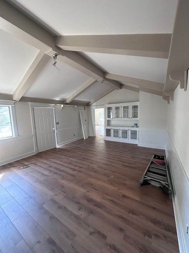Building Photo - House for Rent