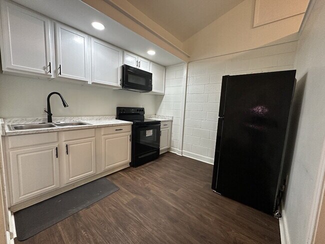 Building Photo - 133 Preston Rd