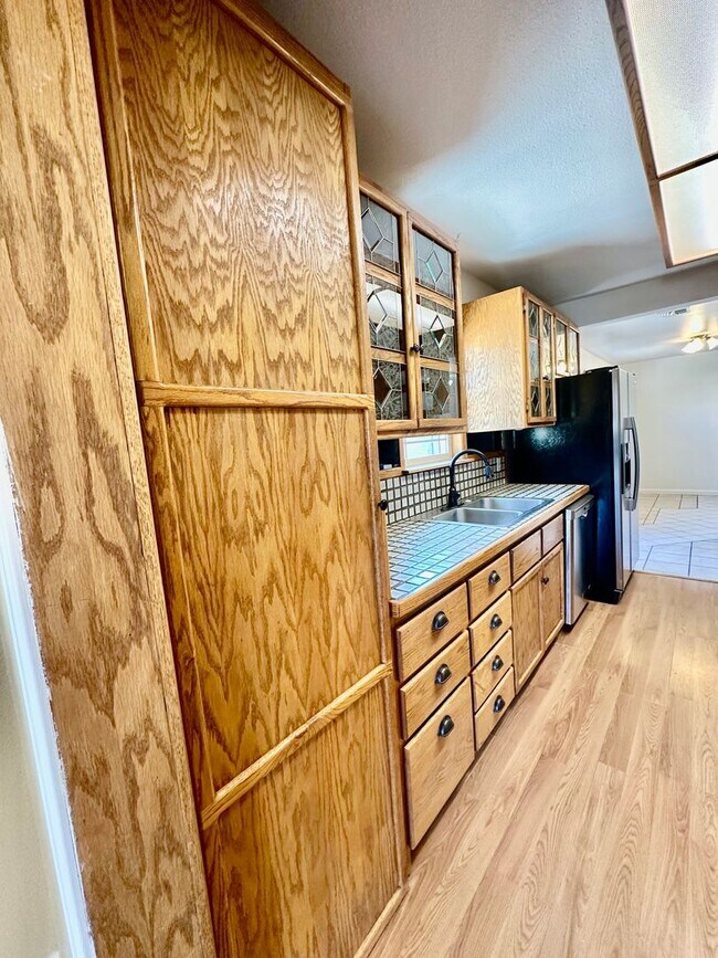 Building Photo - Large 3-Bedroom, 1-Bath Duplex with ALL UT...