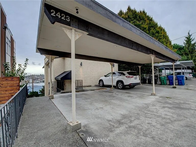 Building Photo - 2423 8th Ave N