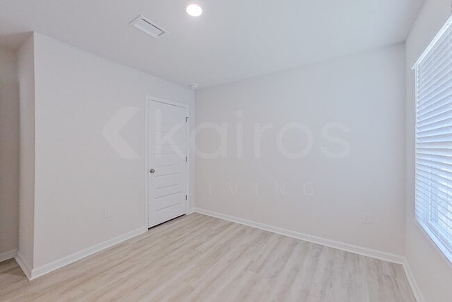 Building Photo - 341 Monarch Ln