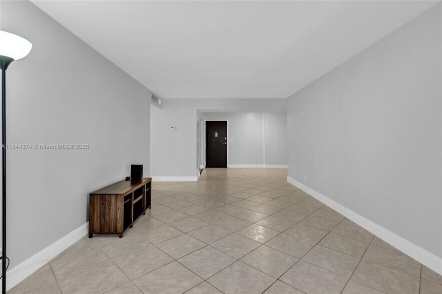 Building Photo - 6600 Cypress Rd