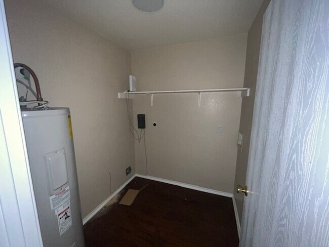 Building Photo - 4411 Abigail Dr