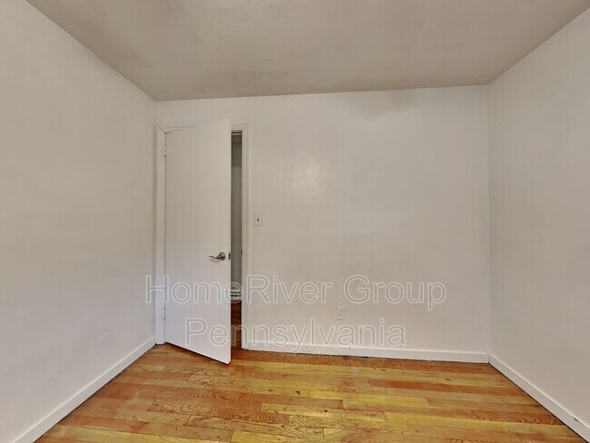 Building Photo - 1962 Shady Oak Dr