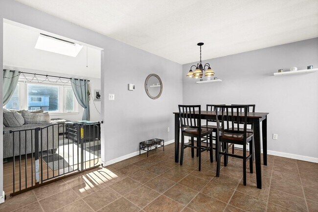 Building Photo - 74 Derryfield Rd