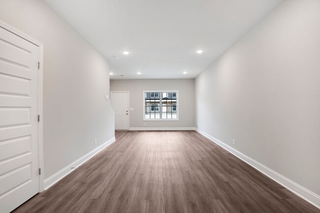 Building Photo - Excell Pointe 2 Bedroom Townhomes