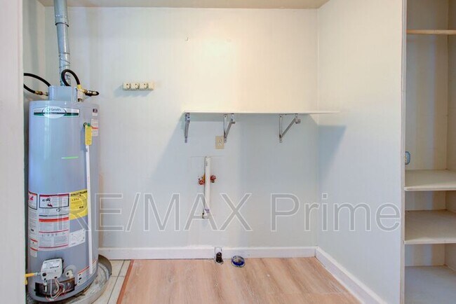 Building Photo - 321 Patrician Dr