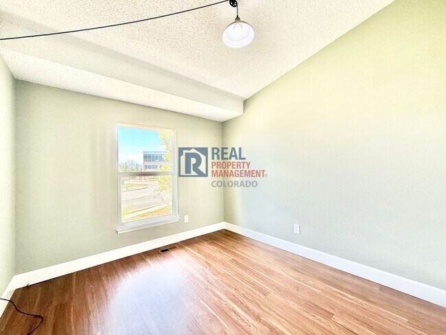 Building Photo - 3805 Smoke Tree Dr