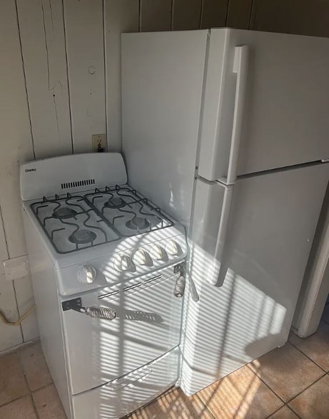 Building Photo - 3250 E Water St