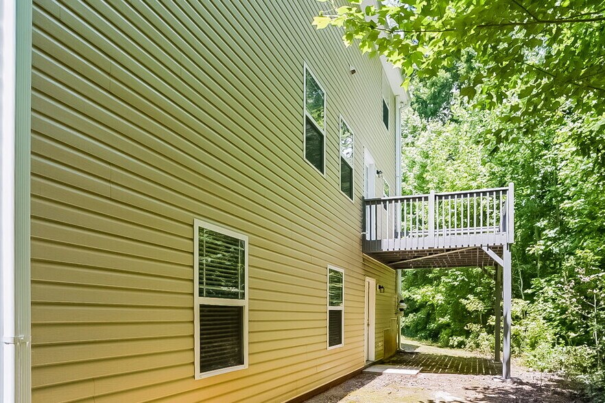 Building Photo - 657 Amberwood Dr