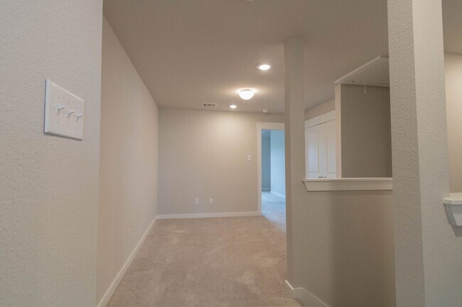 Building Photo - 417 Fieldwood Dr