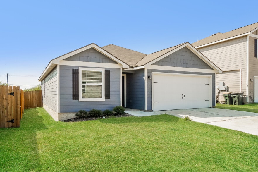 Building Photo - 11910 Nucio Ridge