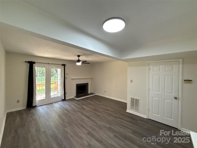 Building Photo - 1724 Village Lake Dr