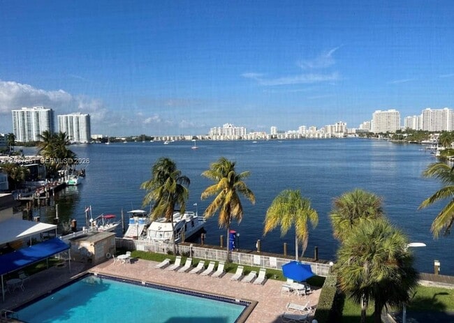 Building Photo - 2821 N Miami Beach Blvd