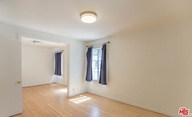 Building Photo - 12694 Montana Ave