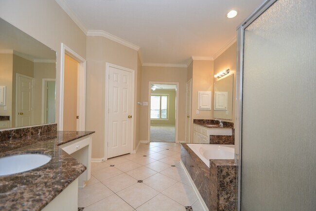 Building Photo - 17415 Fountainview Cir