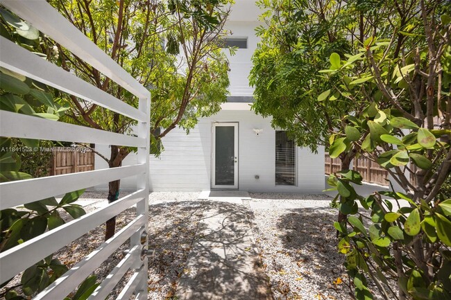 Building Photo - 3823 Thomas Ave