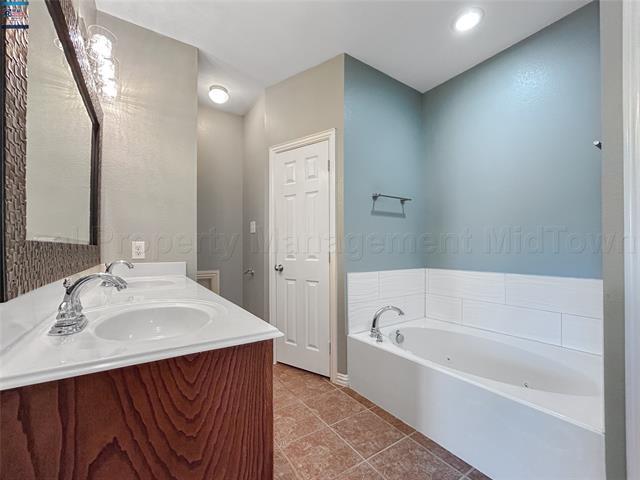 Building Photo - 5859 Foxglove Ln