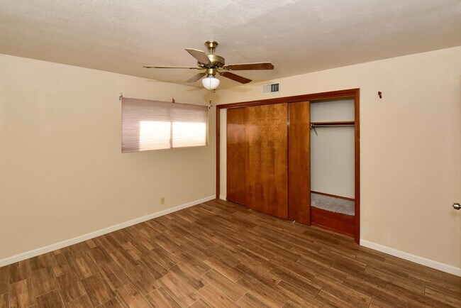 Building Photo - 439 E Brown Rd