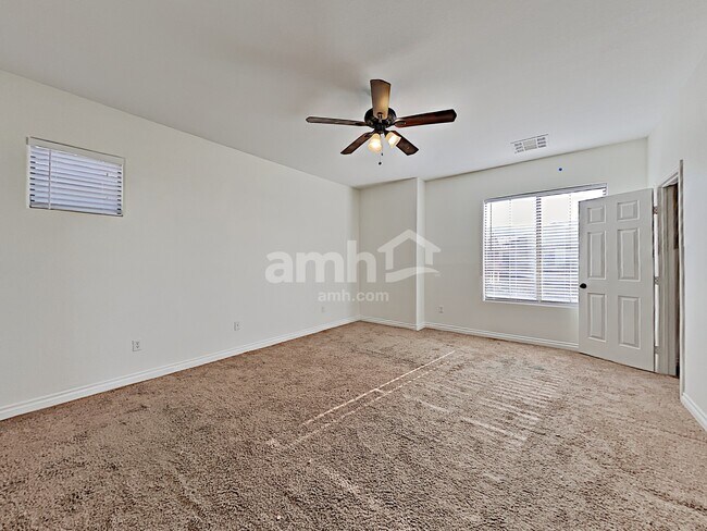 Building Photo - 4740 Sweeping Glen St