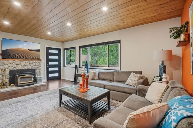Building Photo - 25340 Marion Ridge Dr