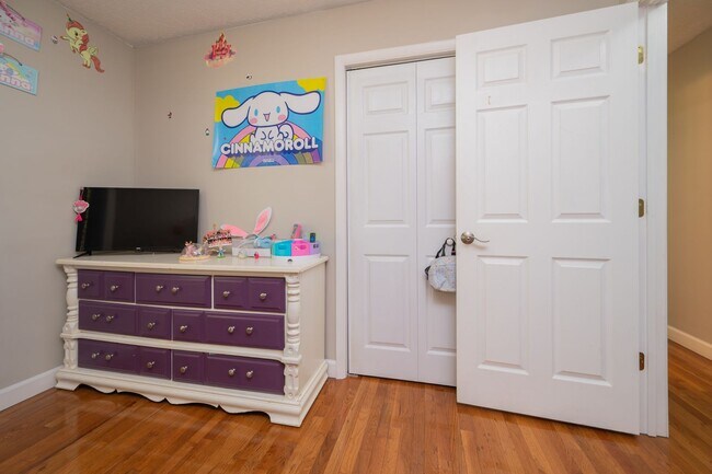 Building Photo - 3 br/ 2 bath home, private setting with garage/workshop