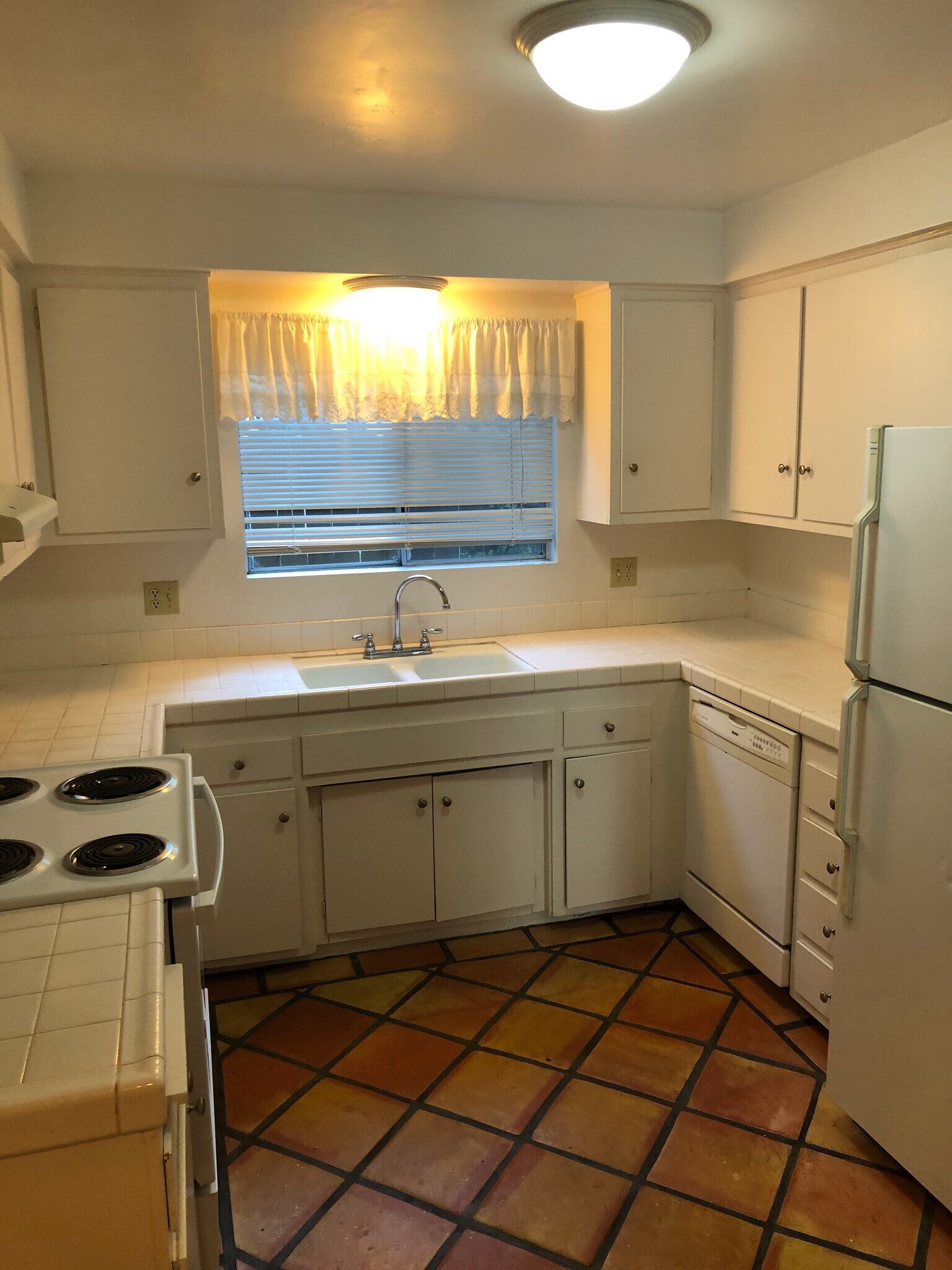 Cozy Kitchen - 408 Ellwood Beach Dr