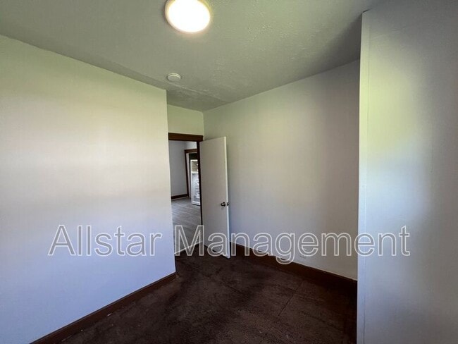 Building Photo - 3611 E 116th St