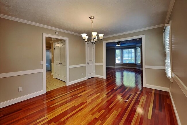 Building Photo - 2406 Southern Oak Dr SW
