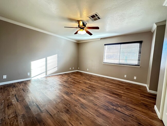 Building Photo - Beautiful 4 Bed 2 Bath FOR RENT!