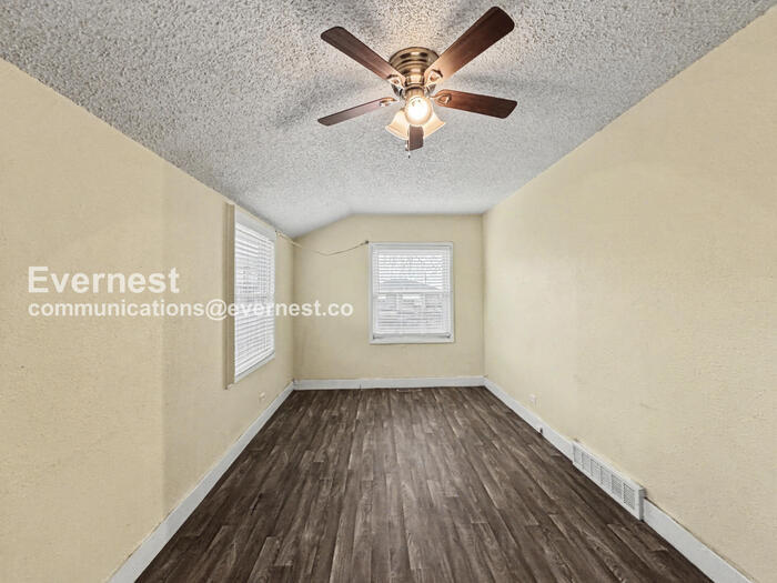 Building Photo - 247 S Hazel Ct