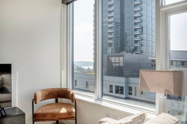 Building Photo - 10349 NE 10th St